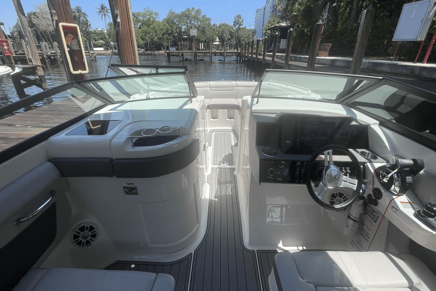 Slide: The Image of Sea Ray 290 SDX-OB 2022 - 34