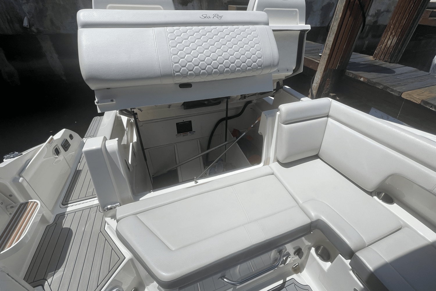 Slide: The Image of Sea Ray 290 SDX-OB 2022 - 53
