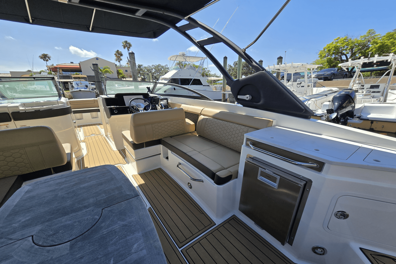 Slide: The Image of Sea Ray 290 SDX-OB 2024 - 13