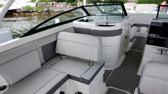 Slide: The Image of Sea Ray 290 SDXO 2022 - 10