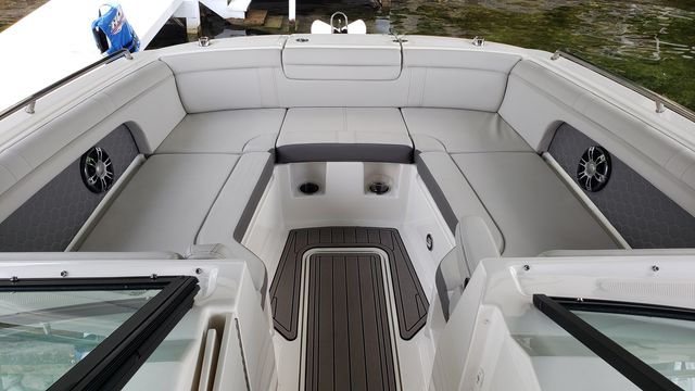 Slide: The Image of Sea Ray 290 SDXO 2022 - 13