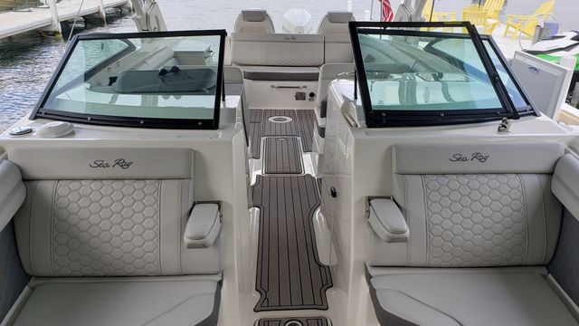 Slide: The Image of Sea Ray 290 SDXO 2022 - 14