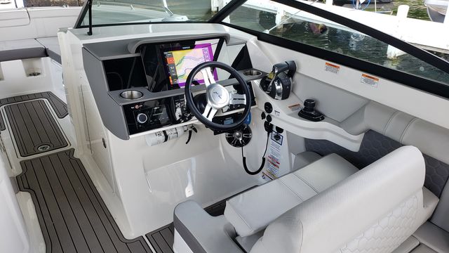 Slide: The Image of Sea Ray 290 SDXO 2022 - 15