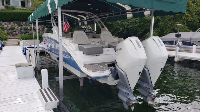 Slide: The Image of Sea Ray 290 SDXO 2022 - 2
