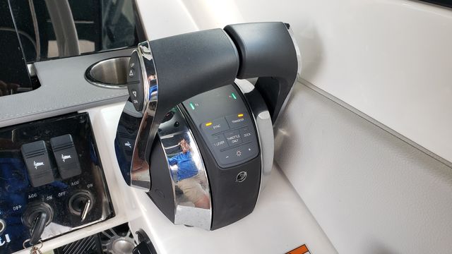 Slide: The Image of Sea Ray 290 SDXO 2022 - 21