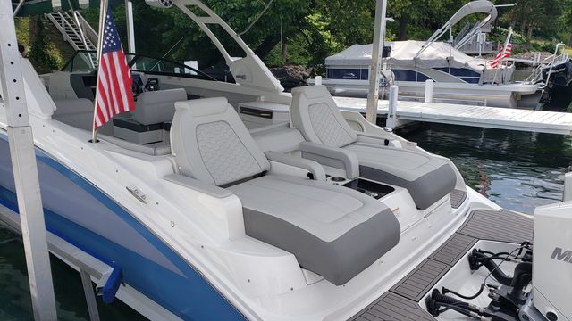 Slide: The Image of Sea Ray 290 SDXO 2022 - 3