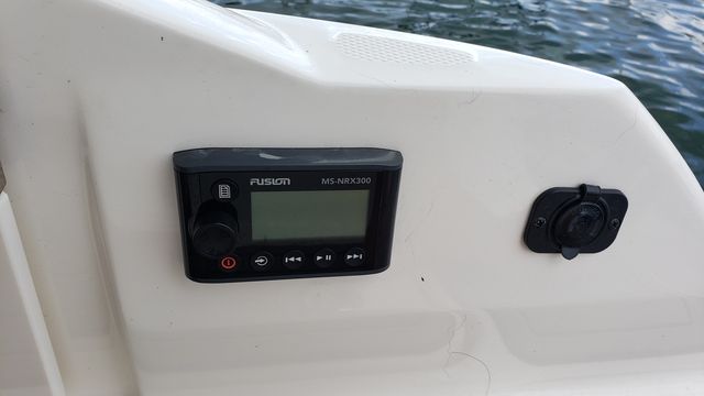 Slide: The Image of Sea Ray 290 SDXO 2022 - 4