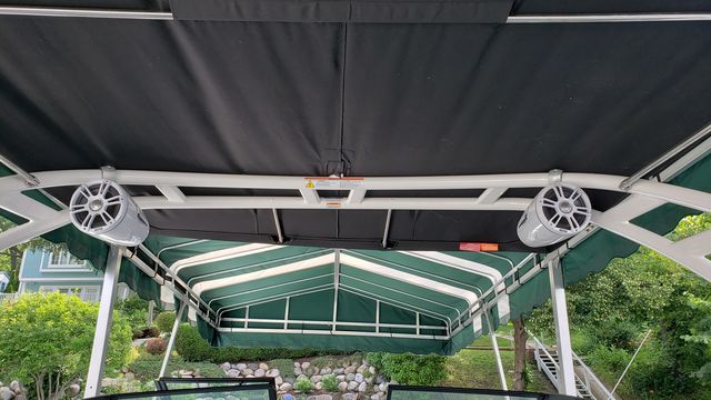 Slide: The Image of Sea Ray 290 SDXO 2022 - 6