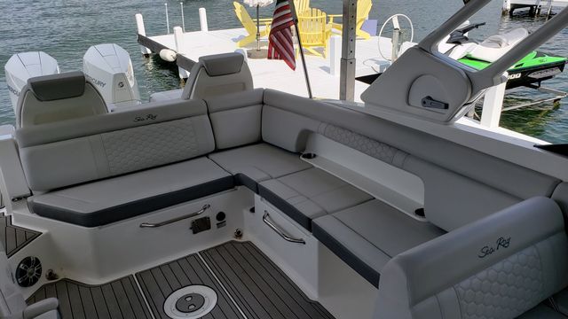 Slide: The Image of Sea Ray 290 SDXO 2022 - 8