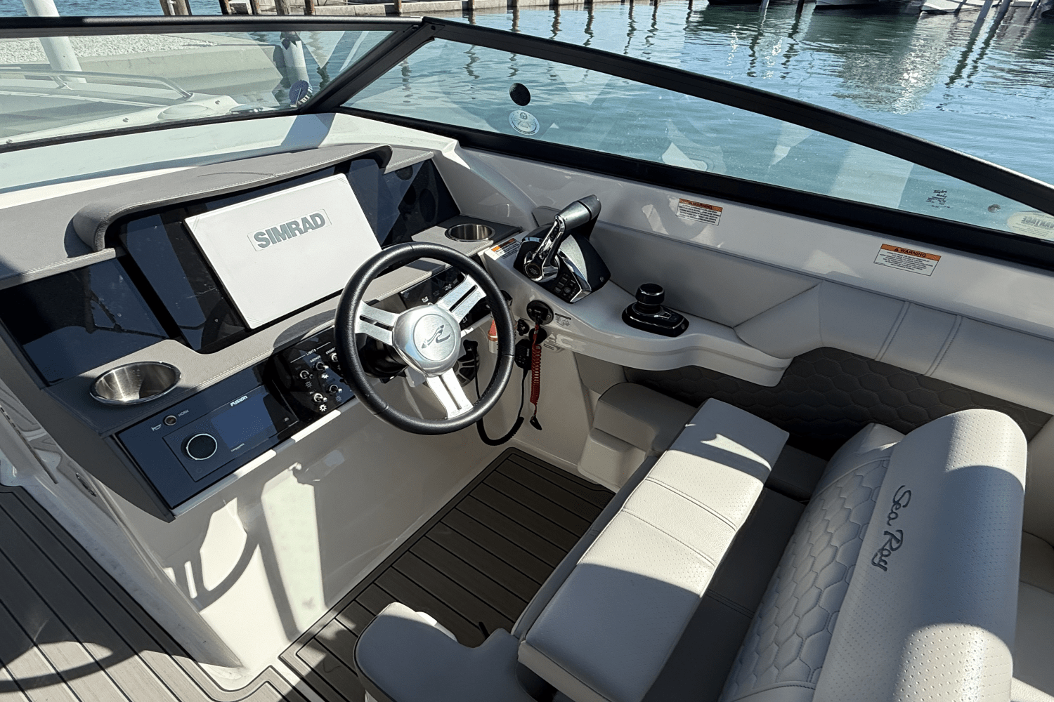 Slide: The Image of Sea Ray 290 SDX OB 2024 - 19