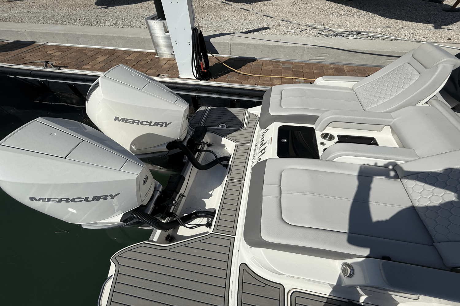 Slide: The Image of Sea Ray 290 SDX OB 2024 - 23