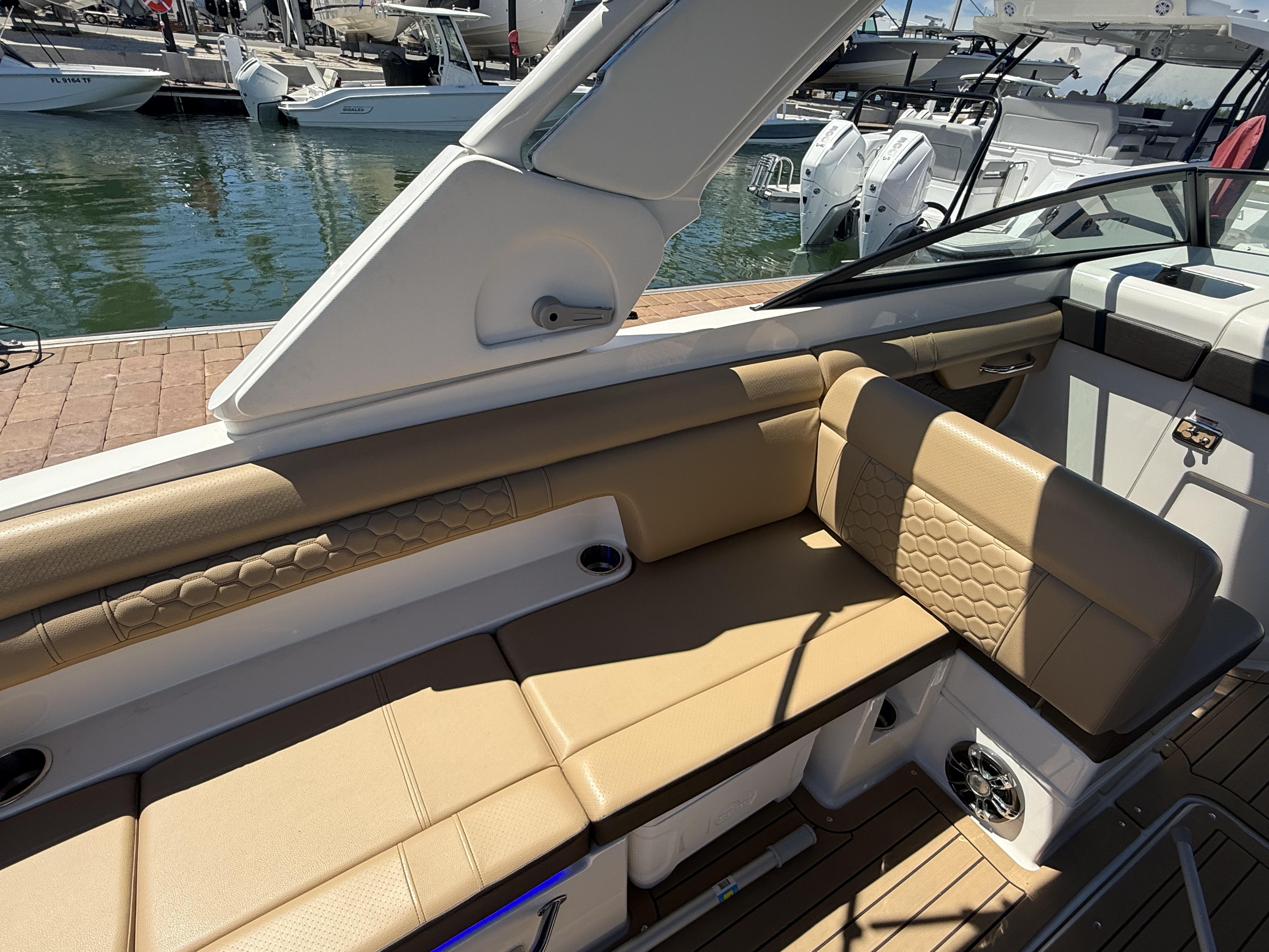 Slide: The Image of Sea Ray 290 SDX OUTBOARD 2022 - 11