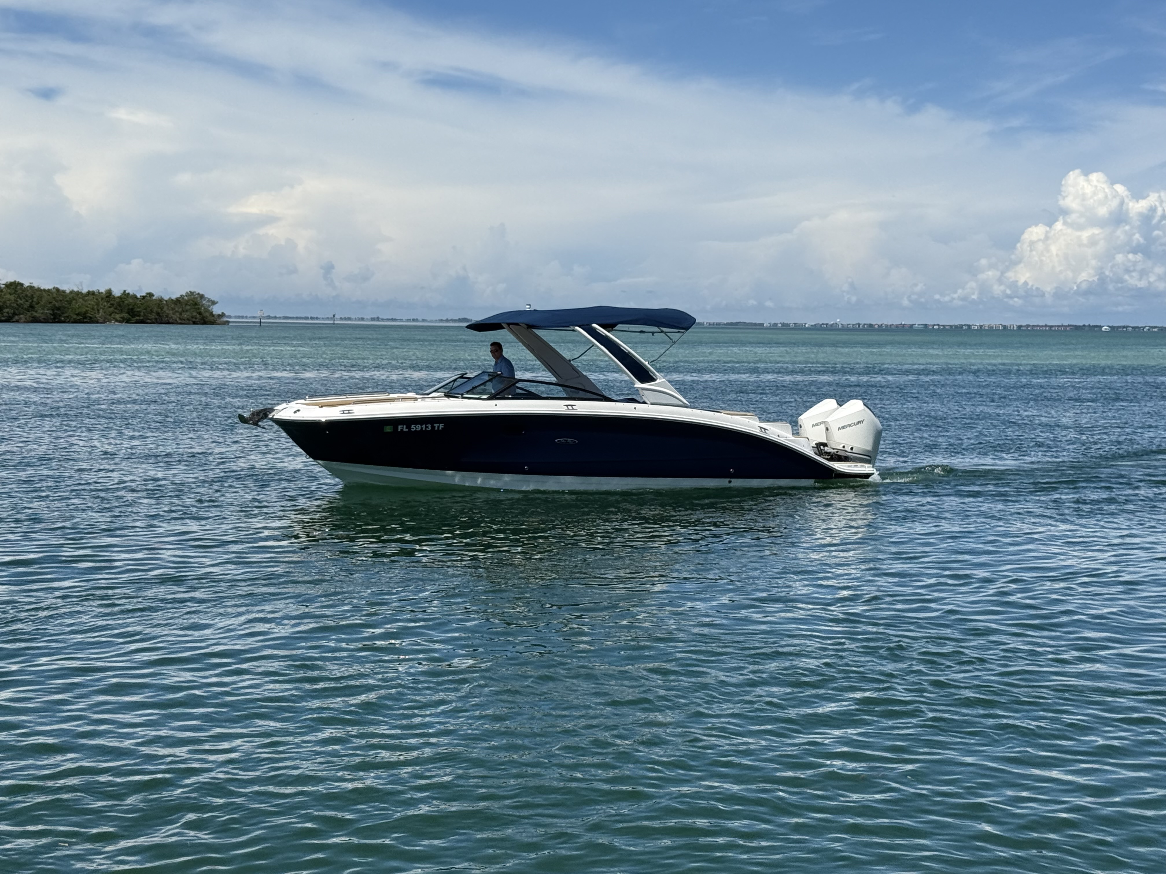 Slide: The Image of Sea Ray 290 SDX OUTBOARD 2022 - 16