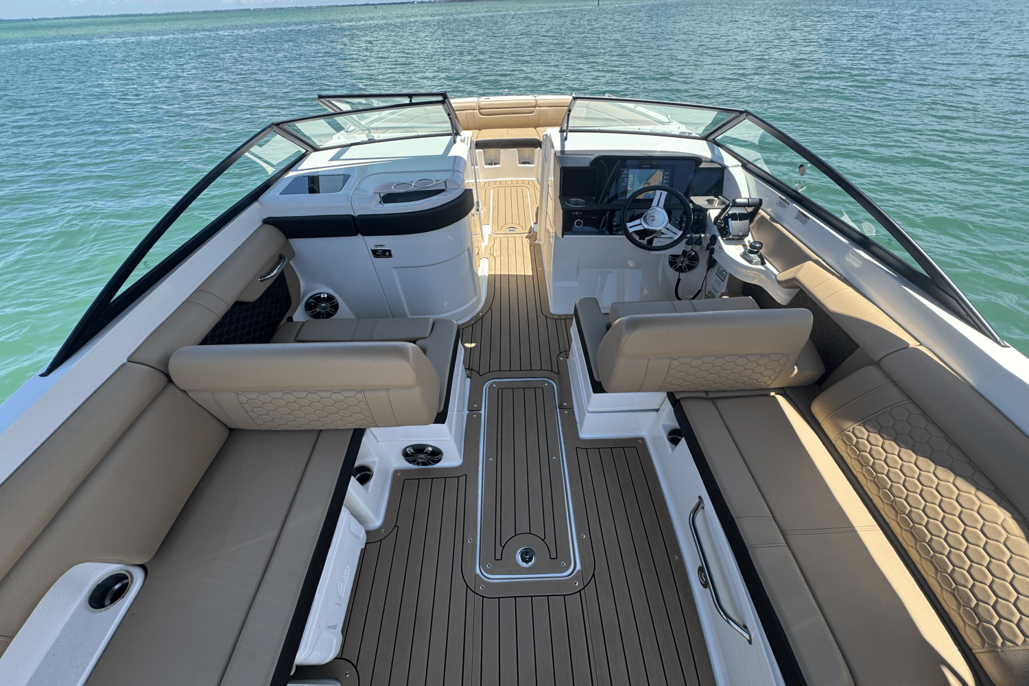 Slide: The Image of Sea Ray 290 SDX OUTBOARD 2022 - 16