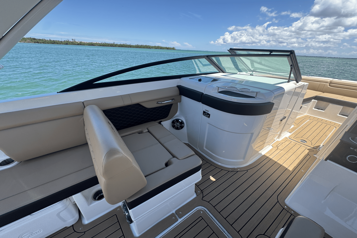 Slide: The Image of Sea Ray 290 SDX OUTBOARD 2022 - 17