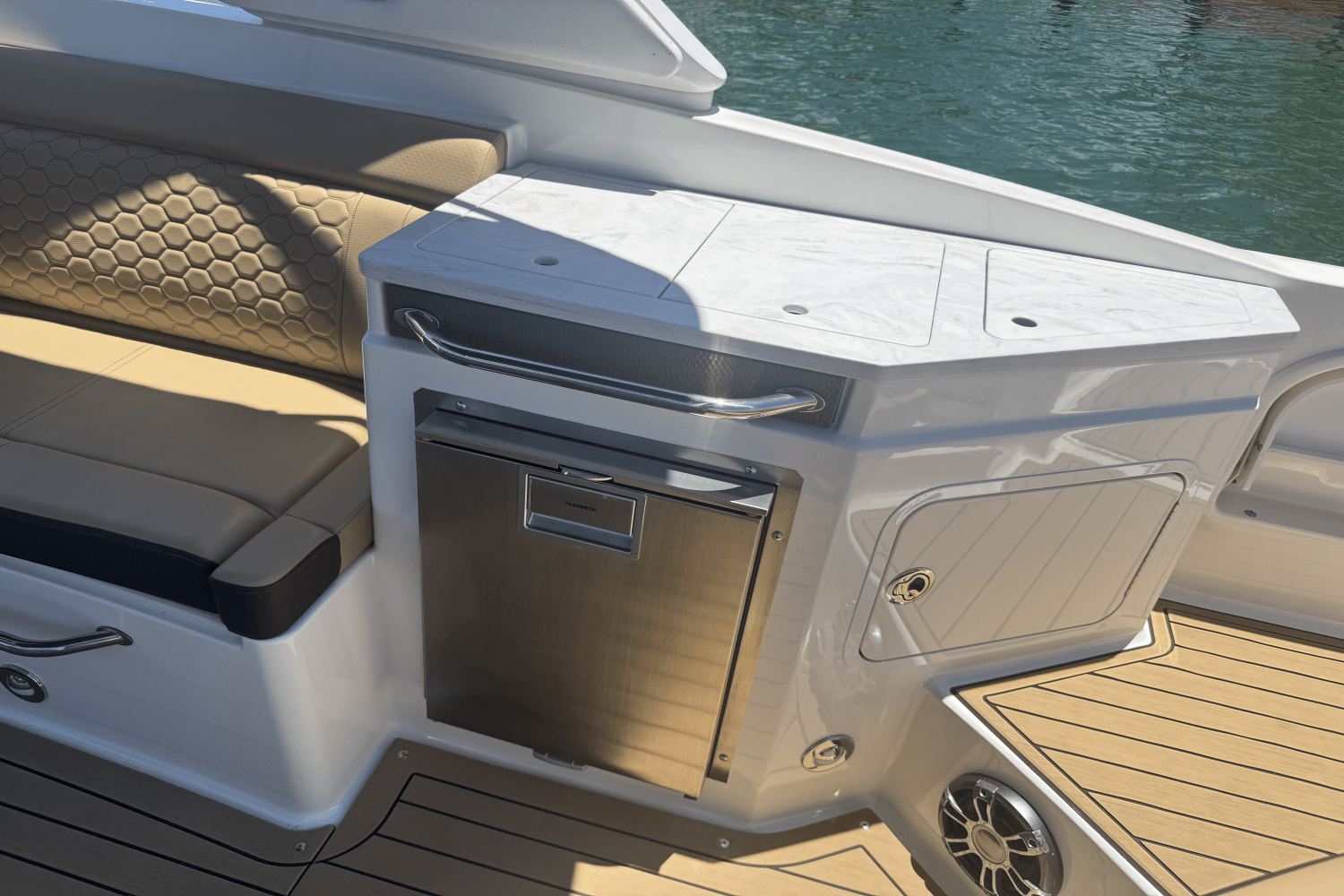 Slide: The Image of Sea Ray 290 SDX OUTBOARD 2022 - 19