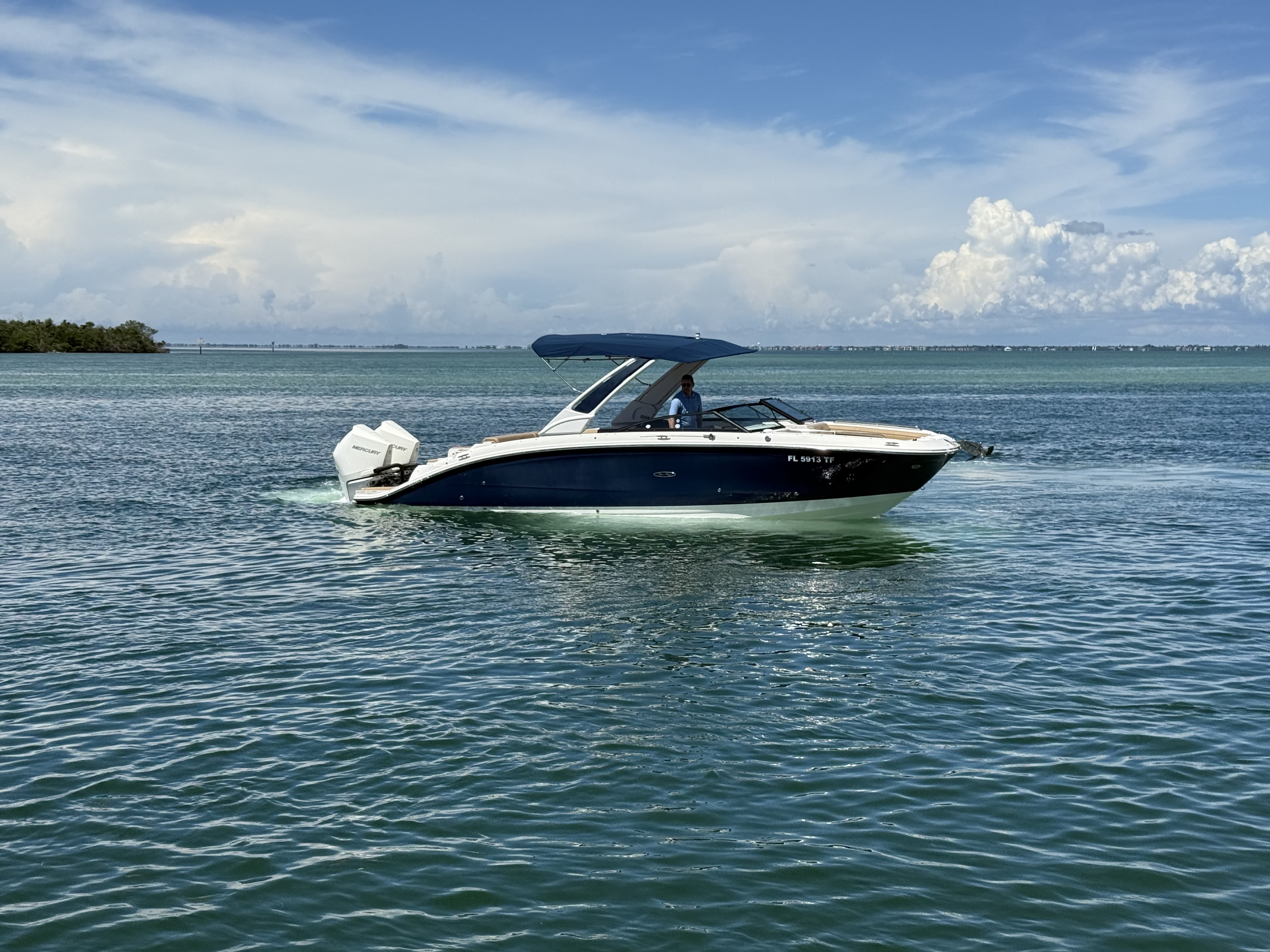 Slide: The Image of Sea Ray 290 SDX OUTBOARD 2022 - 2