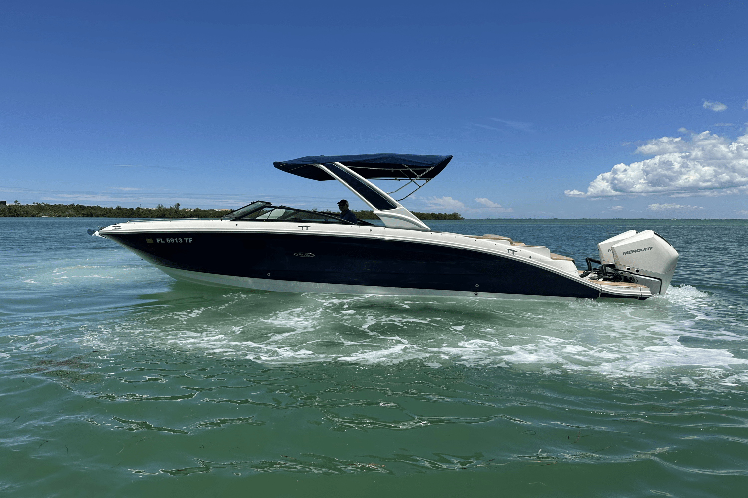 Slide: The Image of Sea Ray 290 SDX OUTBOARD 2022 - 2