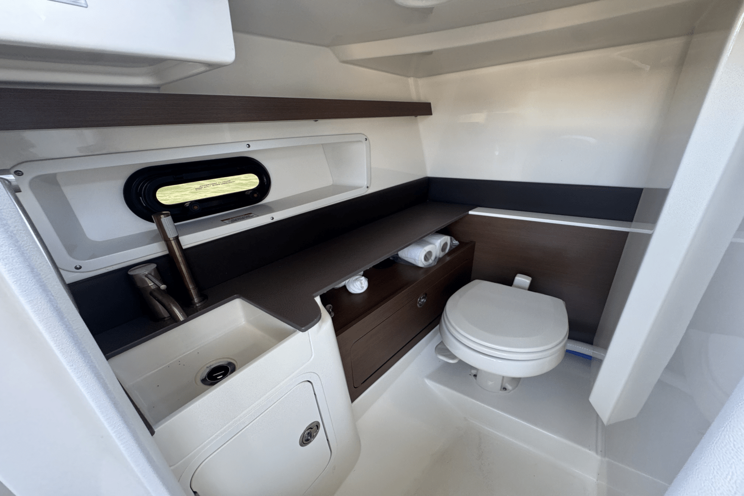 Slide: The Image of Sea Ray 290 SDX OUTBOARD 2022 - 23