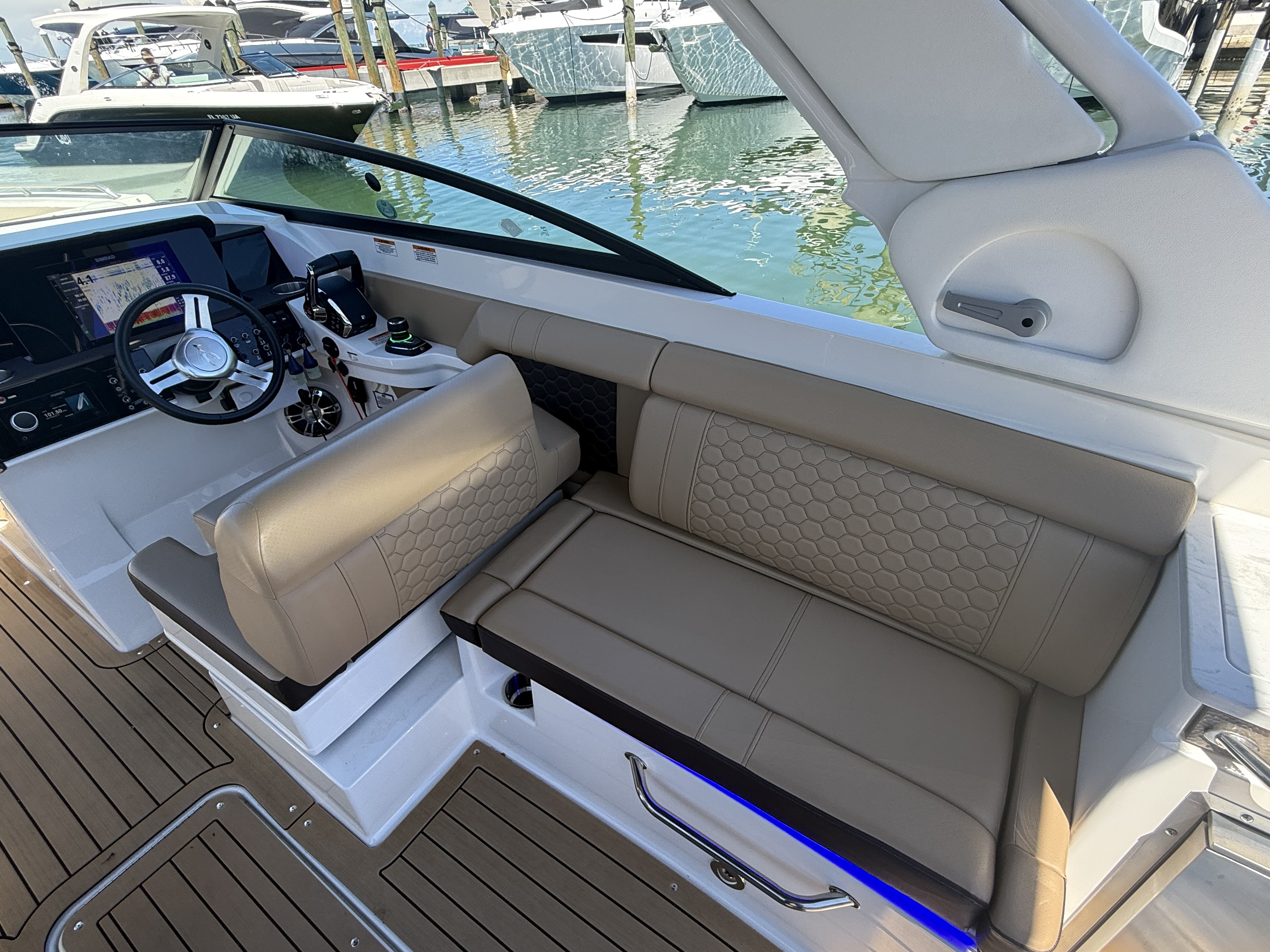 Slide: The Image of Sea Ray 290 SDX OUTBOARD 2022 - 7