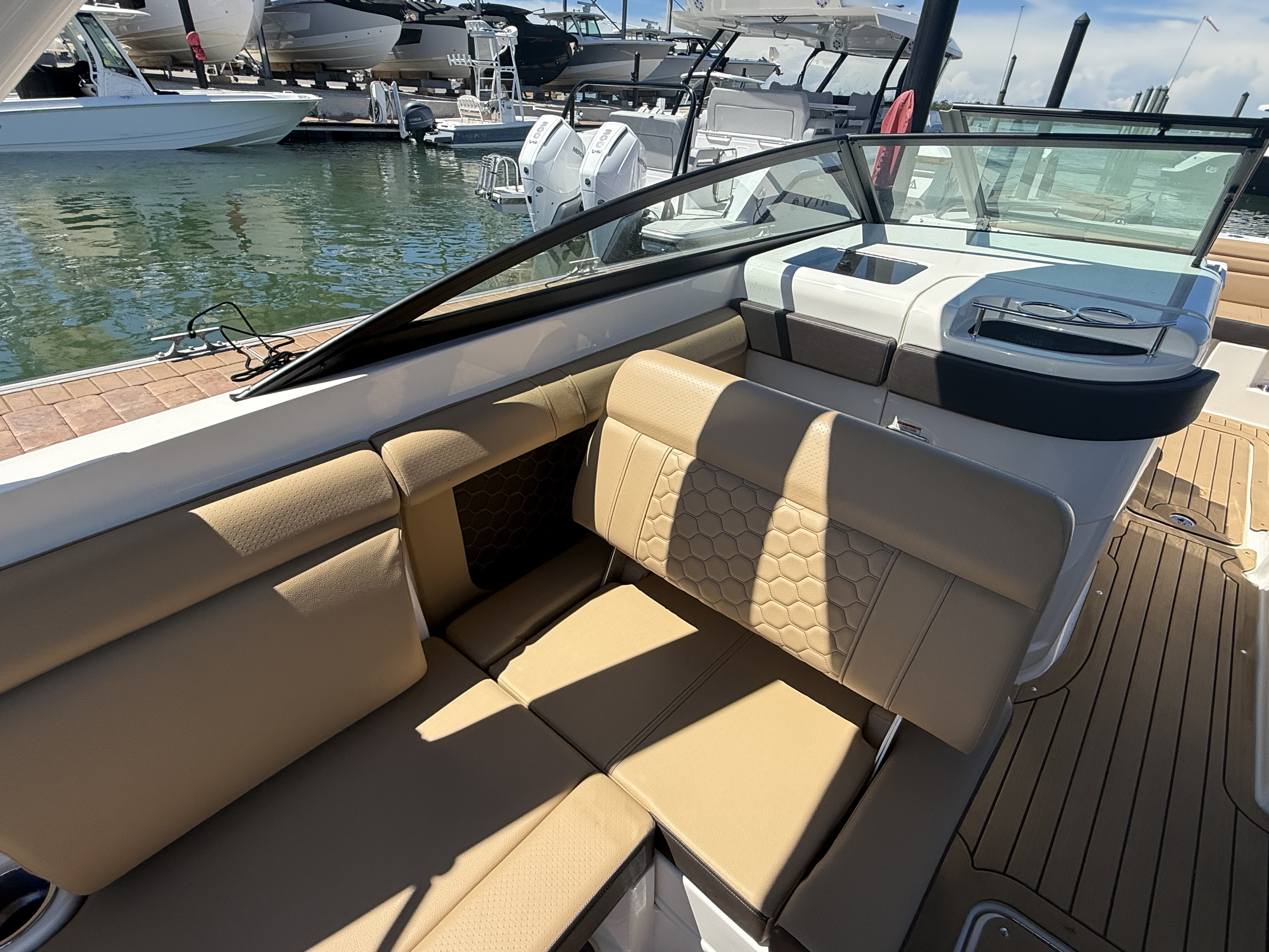 Slide: The Image of Sea Ray 290 SDX OUTBOARD 2022 - 9