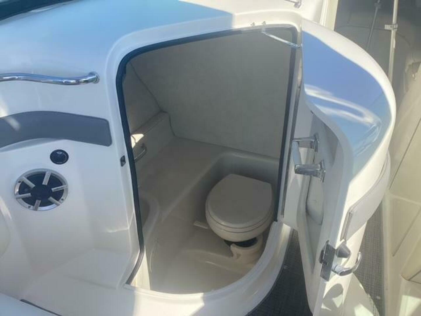 Slide: The Image of Sea Ray 300SLX 2009 - 5292155