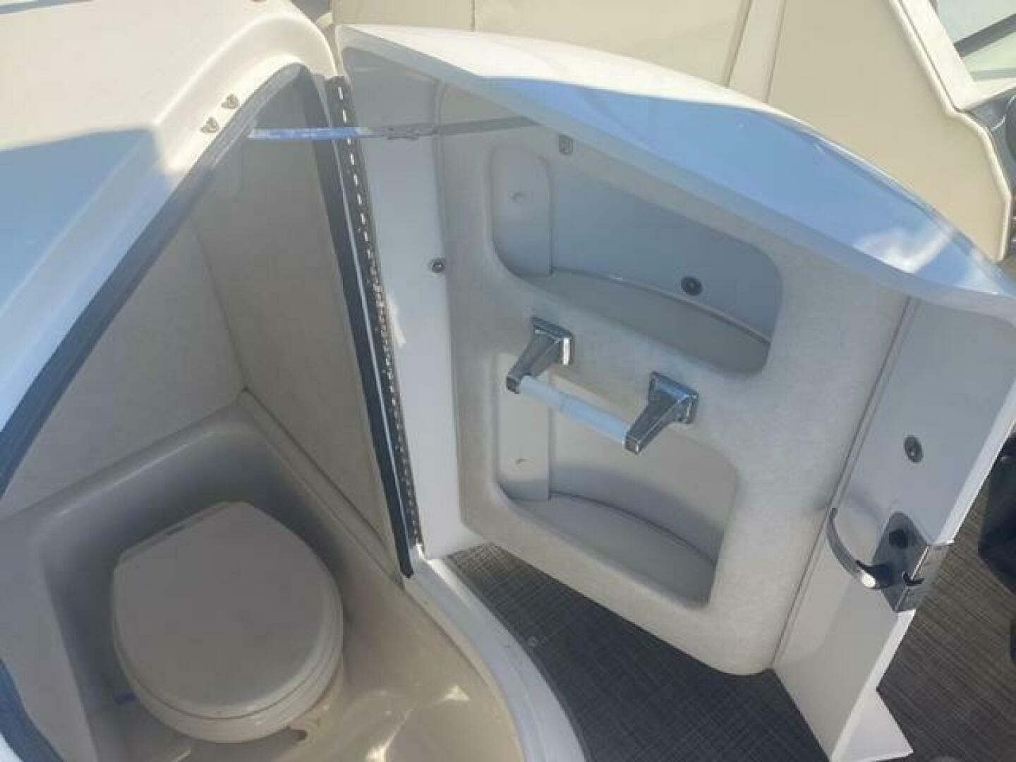 Slide: The Image of Sea Ray 300SLX 2009 - 5292157