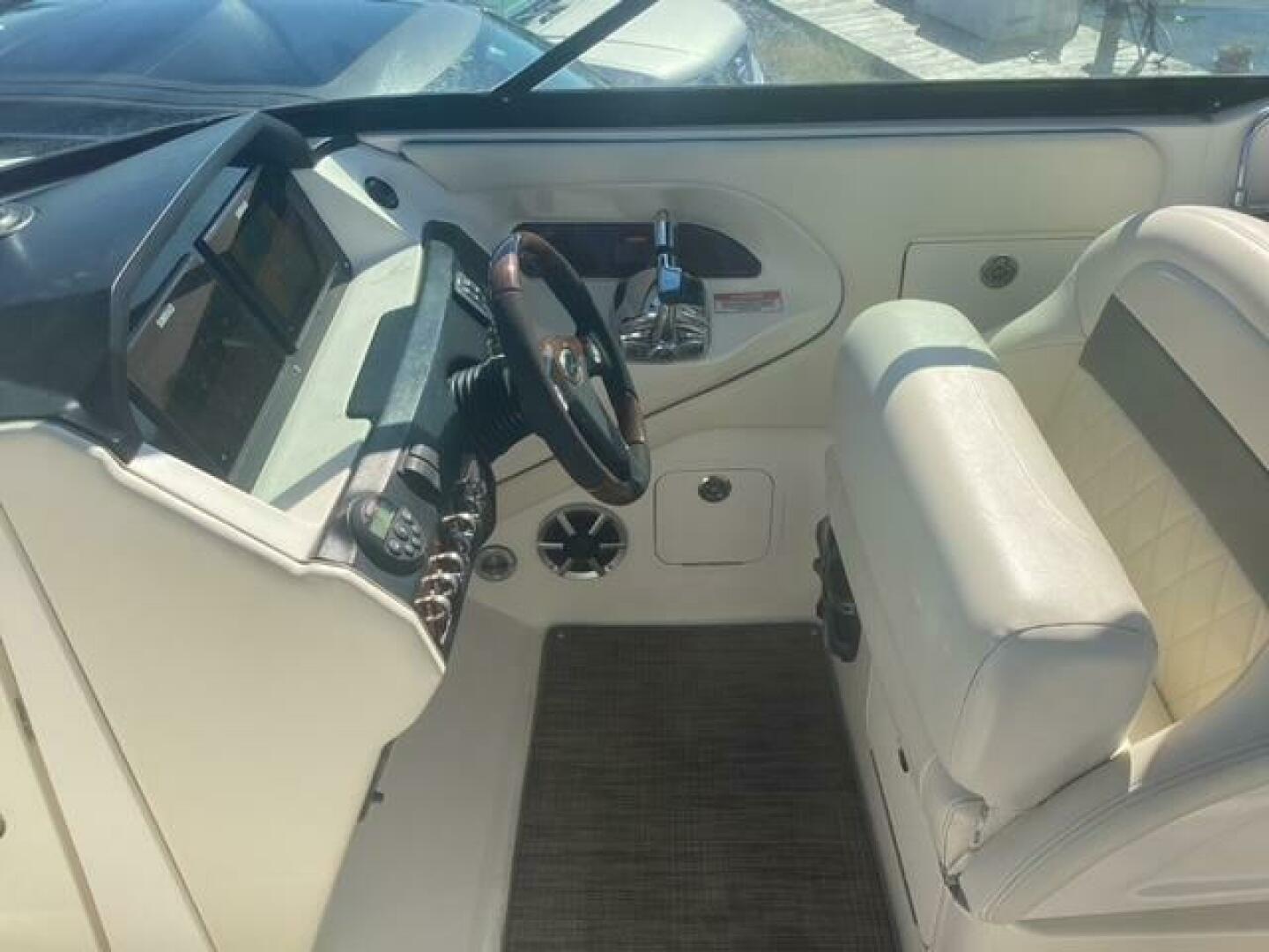 Slide: The Image of Sea Ray 300SLX 2009 - 5292159