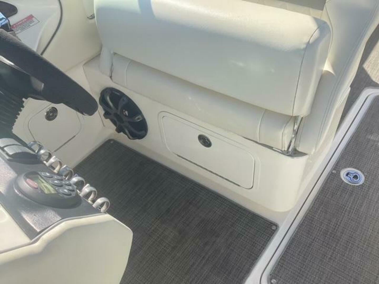 Slide: The Image of Sea Ray 300SLX 2009 - 5292166