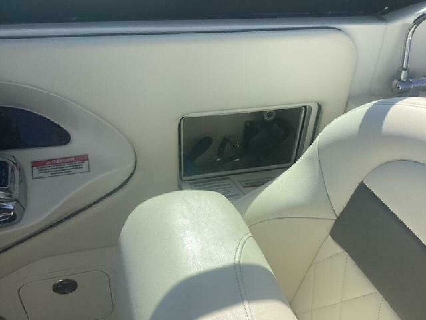 Slide: The Image of Sea Ray 300SLX 2009 - 5292168