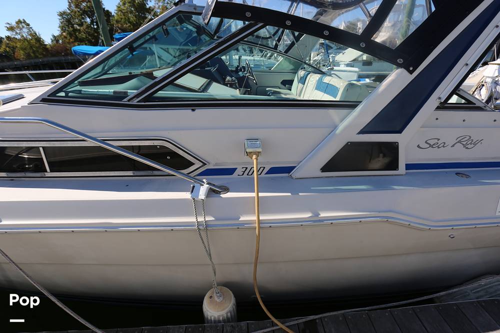 Slide: The Image of Sea Ray 300 Sundancer 1987 - 11465392