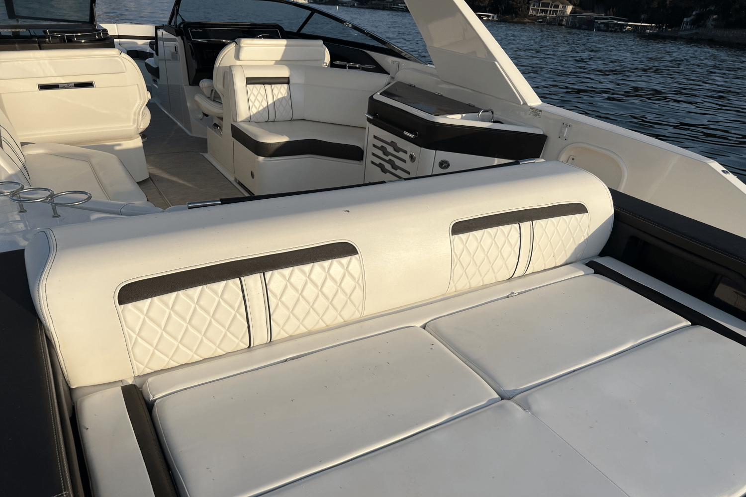 Slide: The Image of Sea Ray 310 SLX 2018 - 19