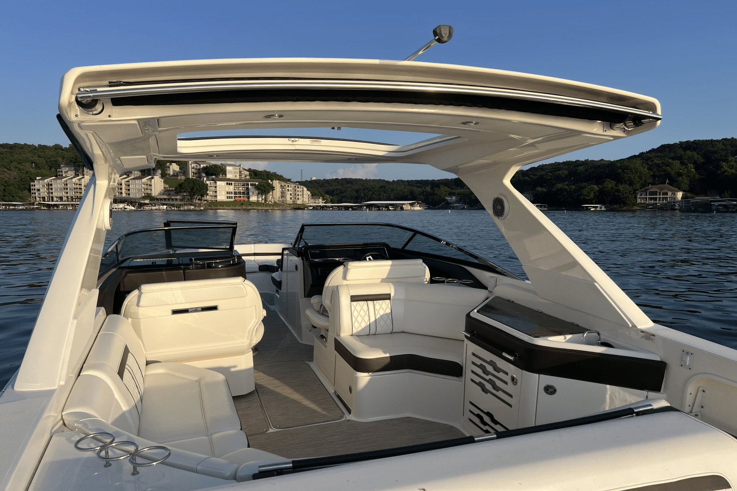 Slide: The Image of Sea Ray 310 SLX 2018 - 21