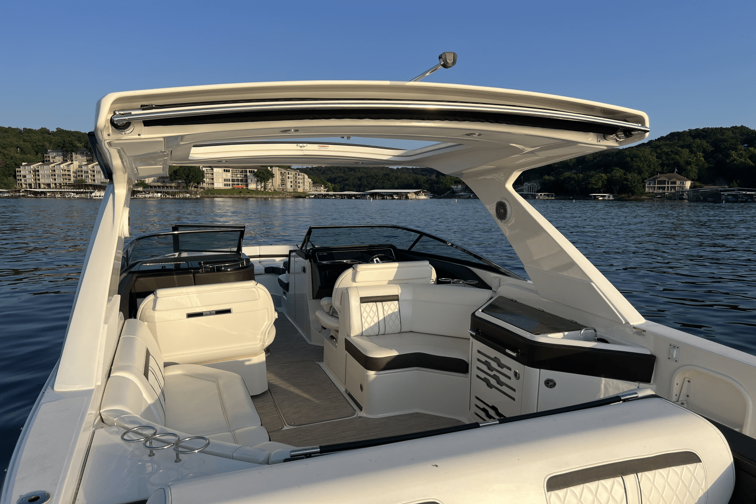 Slide: The Image of Sea Ray 310 SLX 2018 - 22