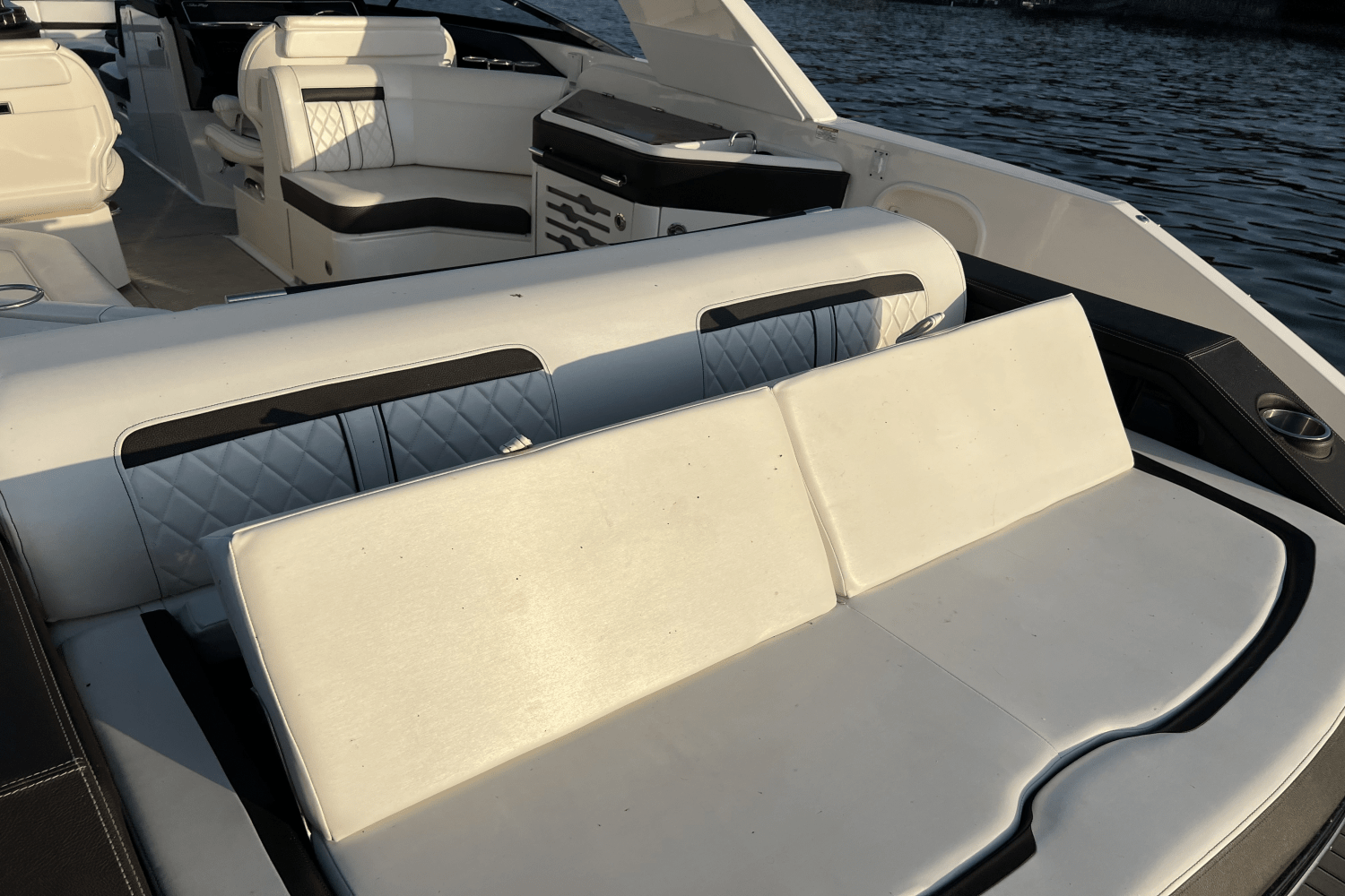 Slide: The Image of Sea Ray 310 SLX 2018 - 24