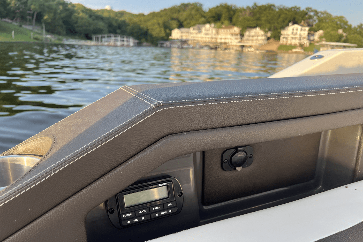 Slide: The Image of Sea Ray 310 SLX 2018 - 25