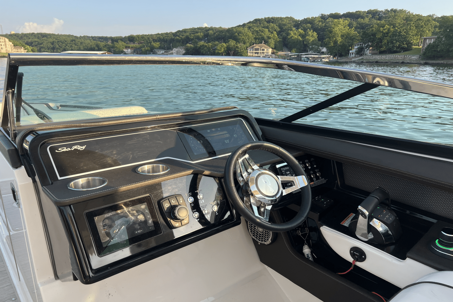 Slide: The Image of Sea Ray 310 SLX 2018 - 26