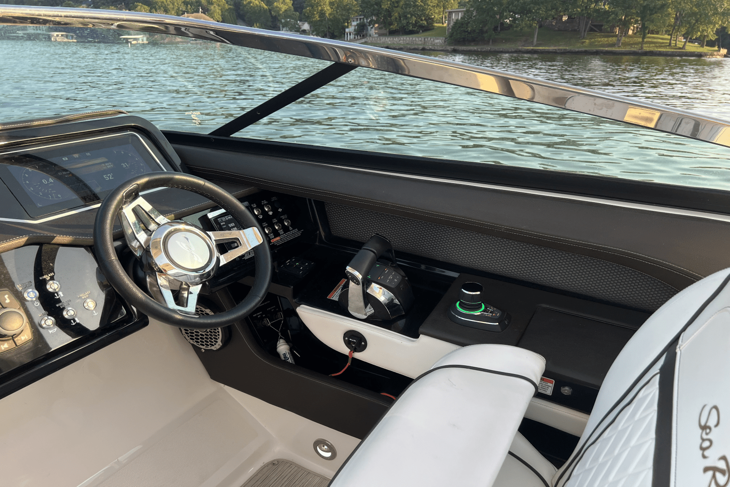 Slide: The Image of Sea Ray 310 SLX 2018 - 27