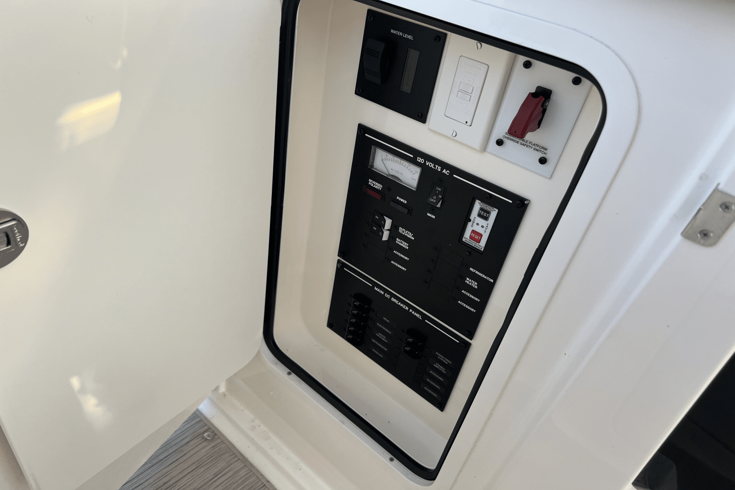 Slide: The Image of Sea Ray 310 SLX 2018 - 28