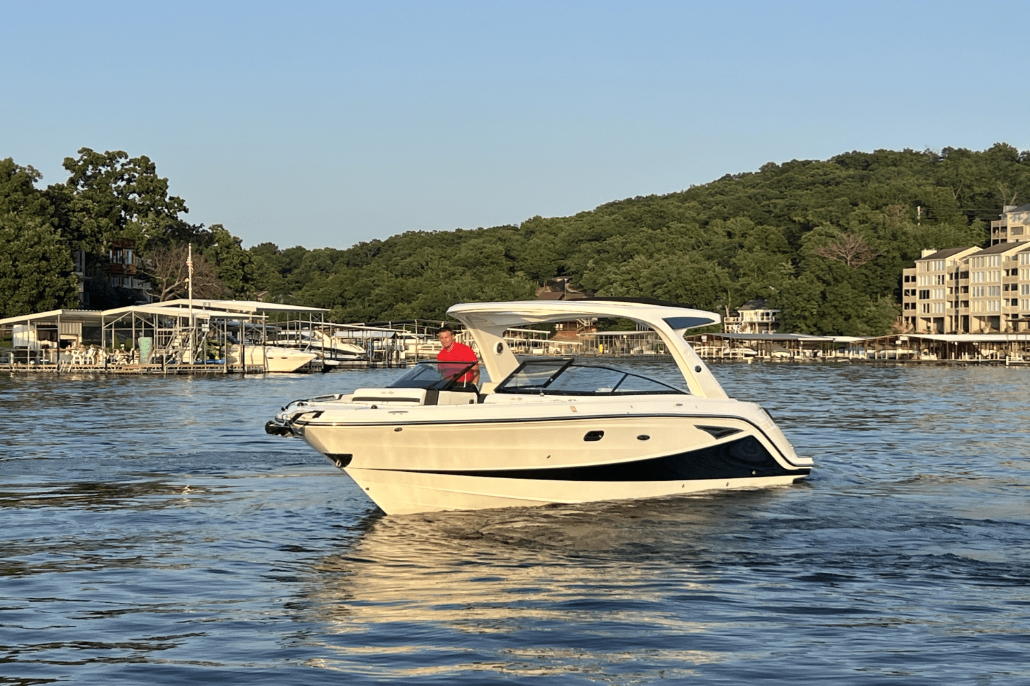 Slide: The Image of Sea Ray 310 SLX 2018 - 3