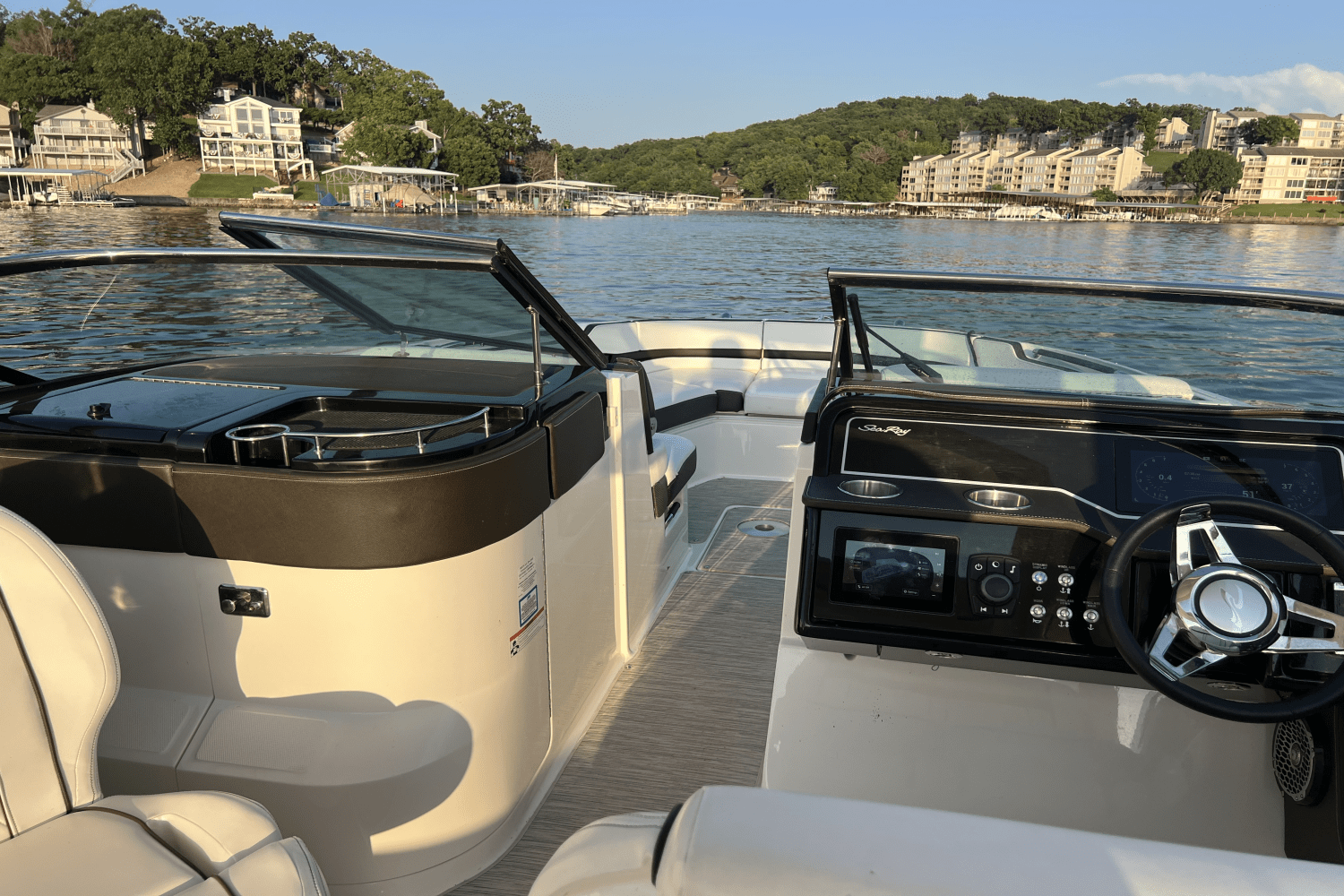 Slide: The Image of Sea Ray 310 SLX 2018 - 30