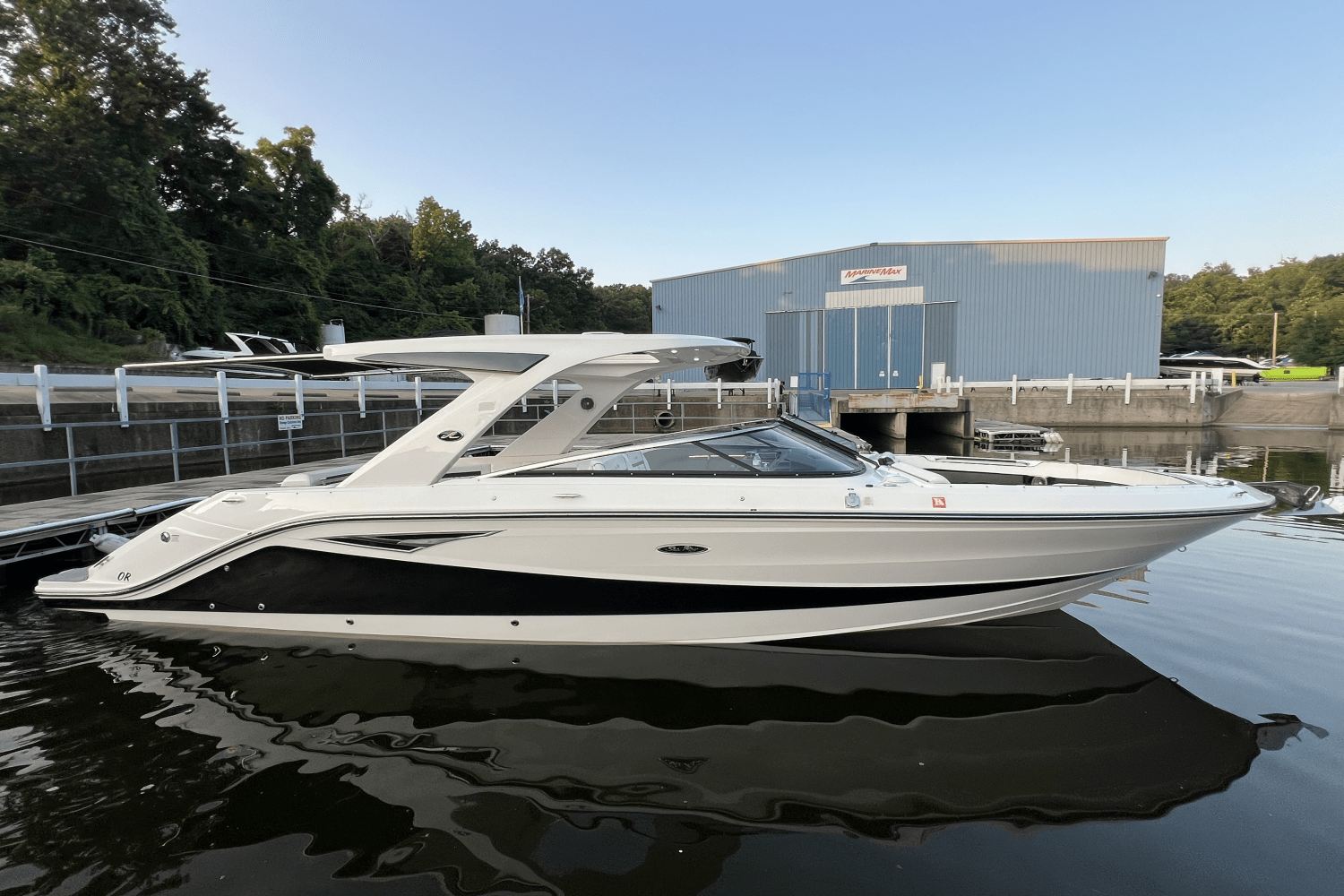 Slide: The Image of Sea Ray 310 SLX 2018 - 33