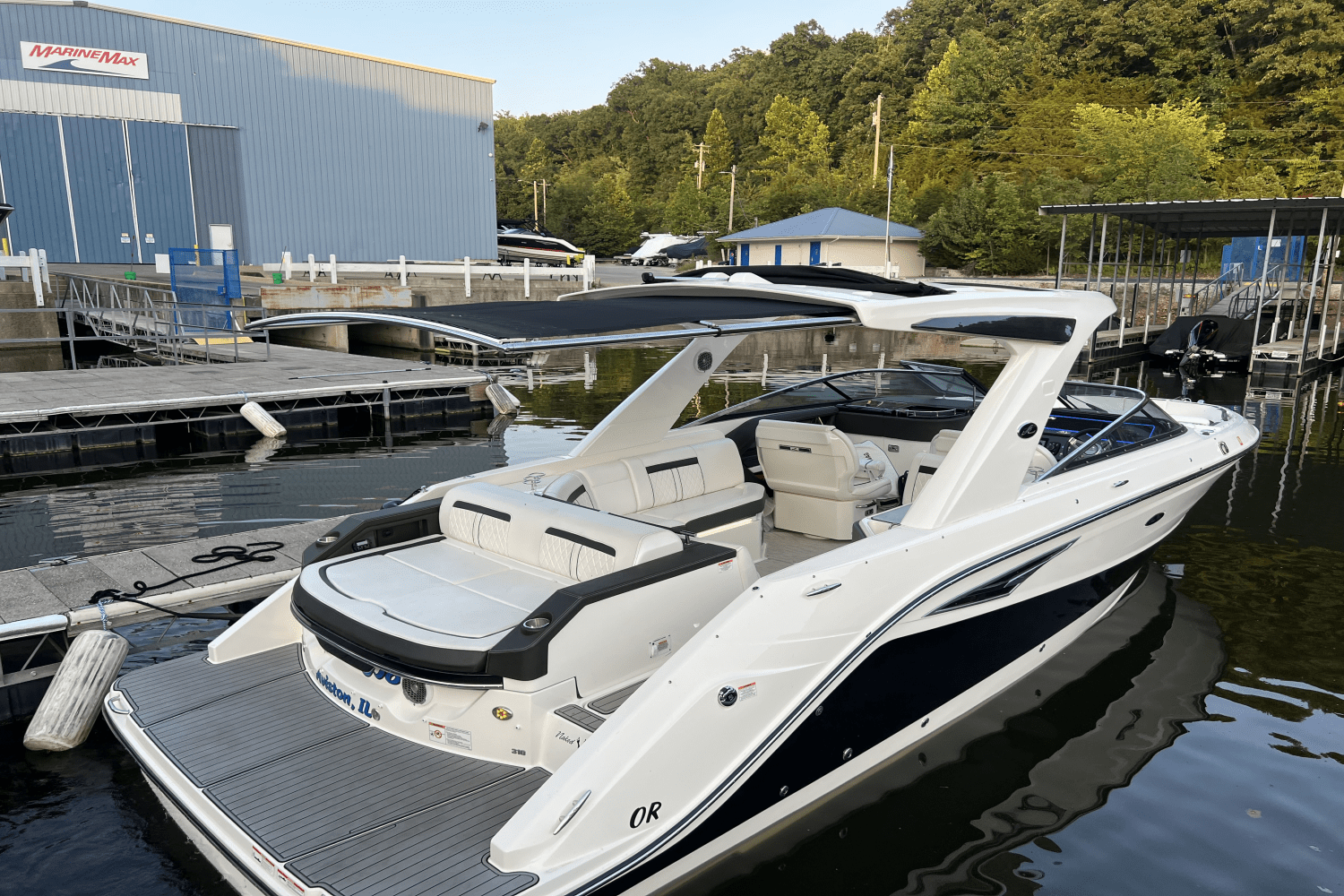 Slide: The Image of Sea Ray 310 SLX 2018 - 34