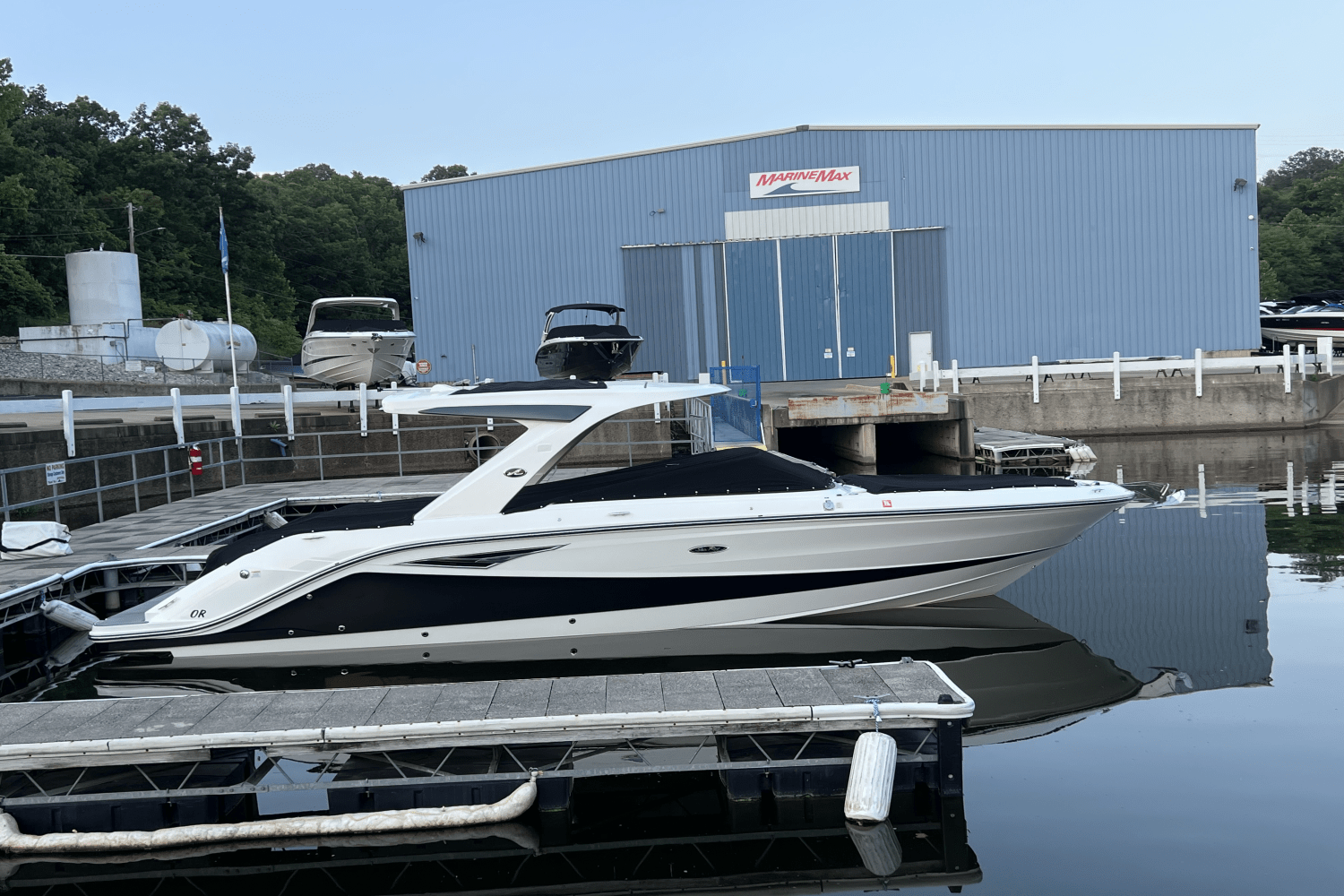 Slide: The Image of Sea Ray 310 SLX 2018 - 39