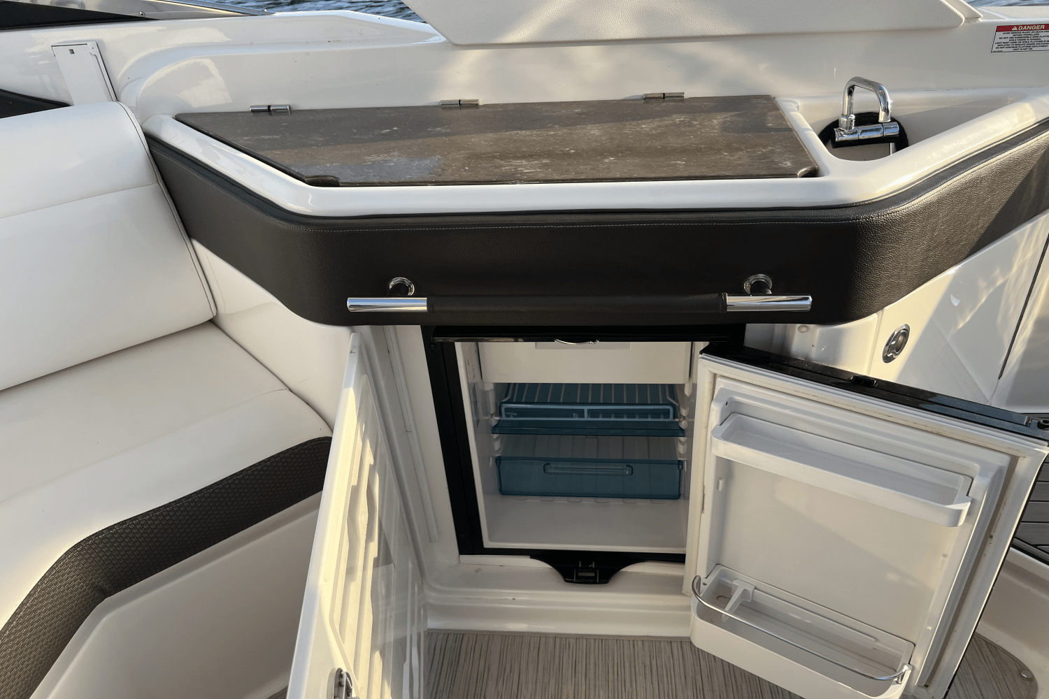 Slide: The Image of Sea Ray 310 SLX 2018 - 7