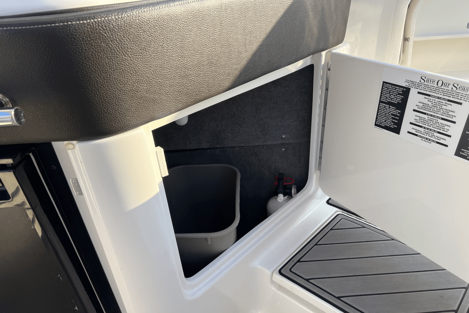 Slide: The Image of Sea Ray 310 SLX 2018 - 8