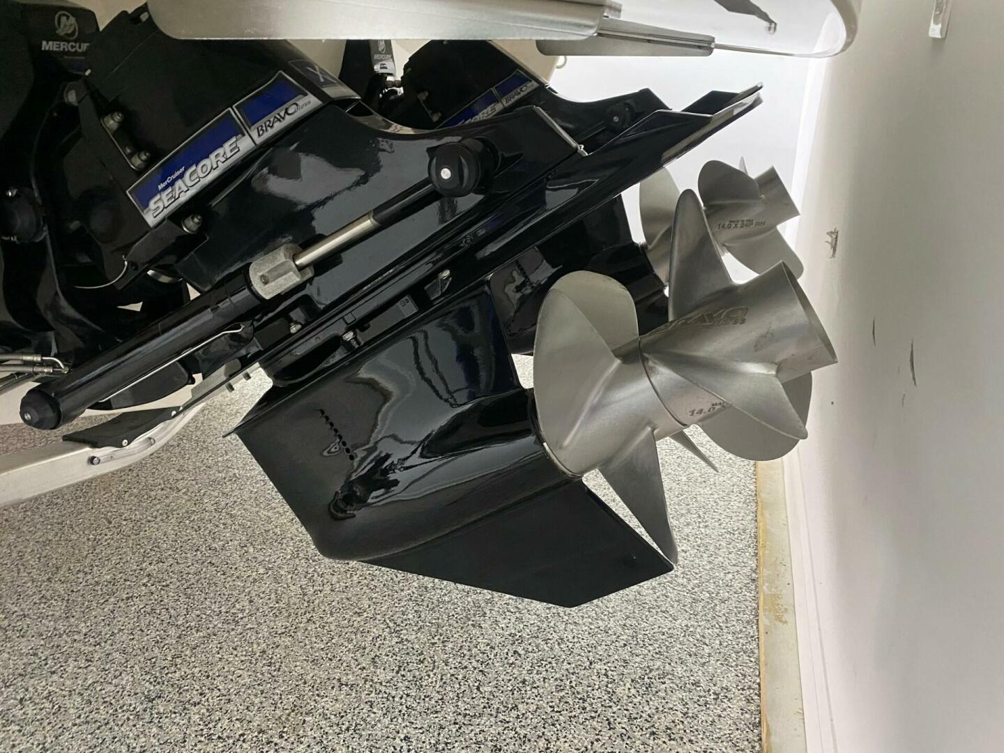 Slide: The Image of Sea Ray 310 SLX 2019 - 10