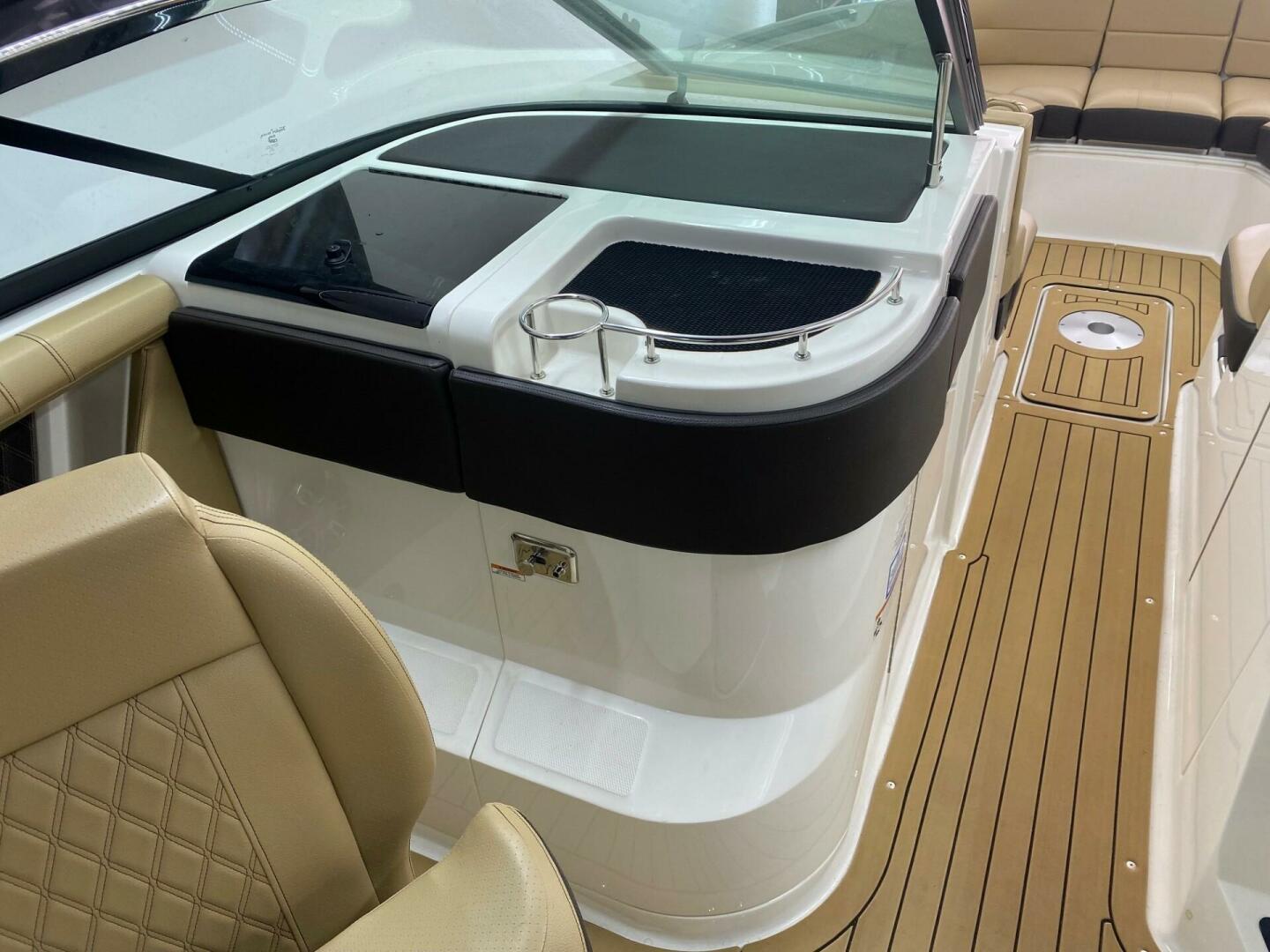 Slide: The Image of Sea Ray 310 SLX 2019 - 14