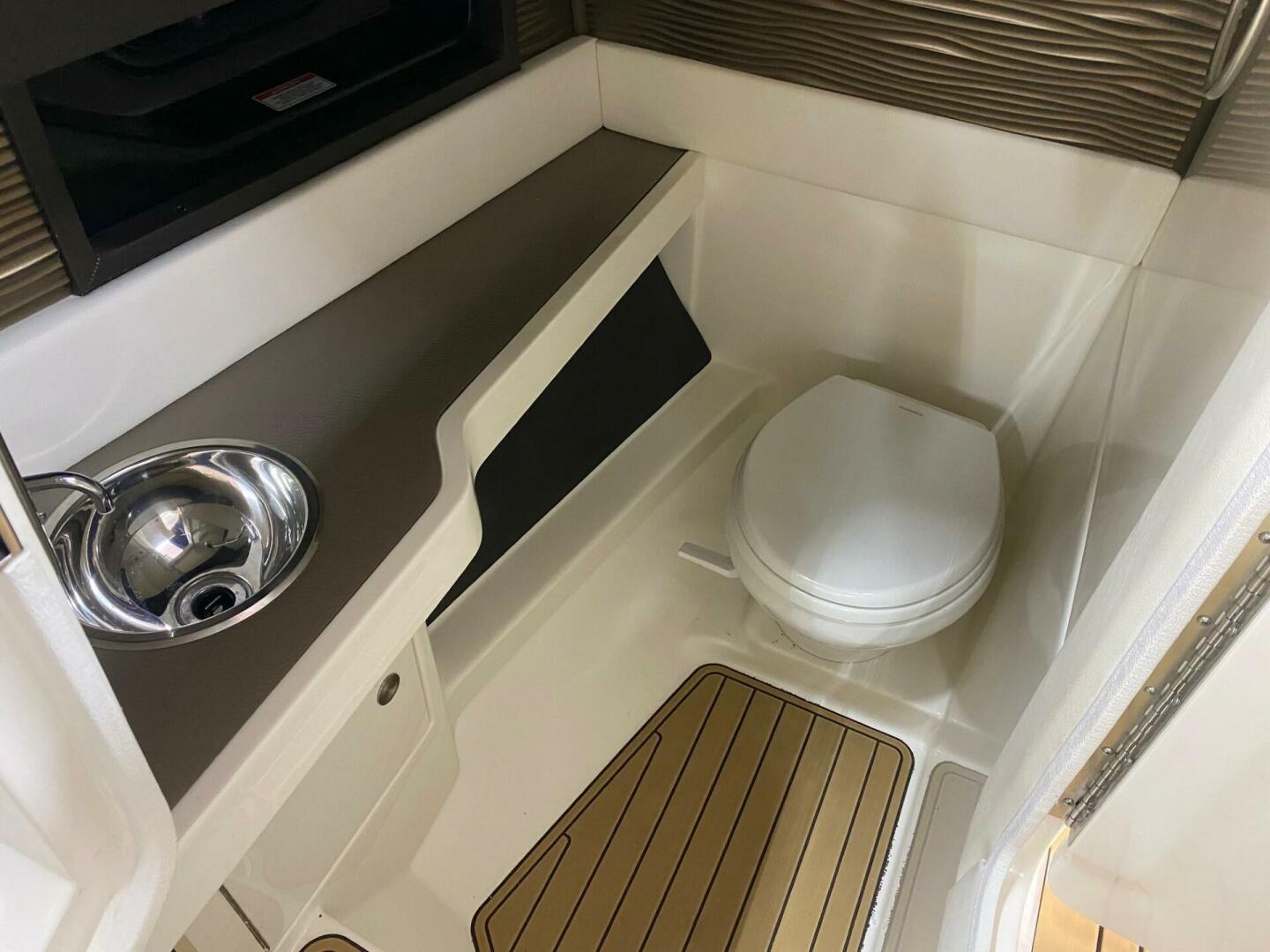Slide: The Image of Sea Ray 310 SLX 2019 - 15