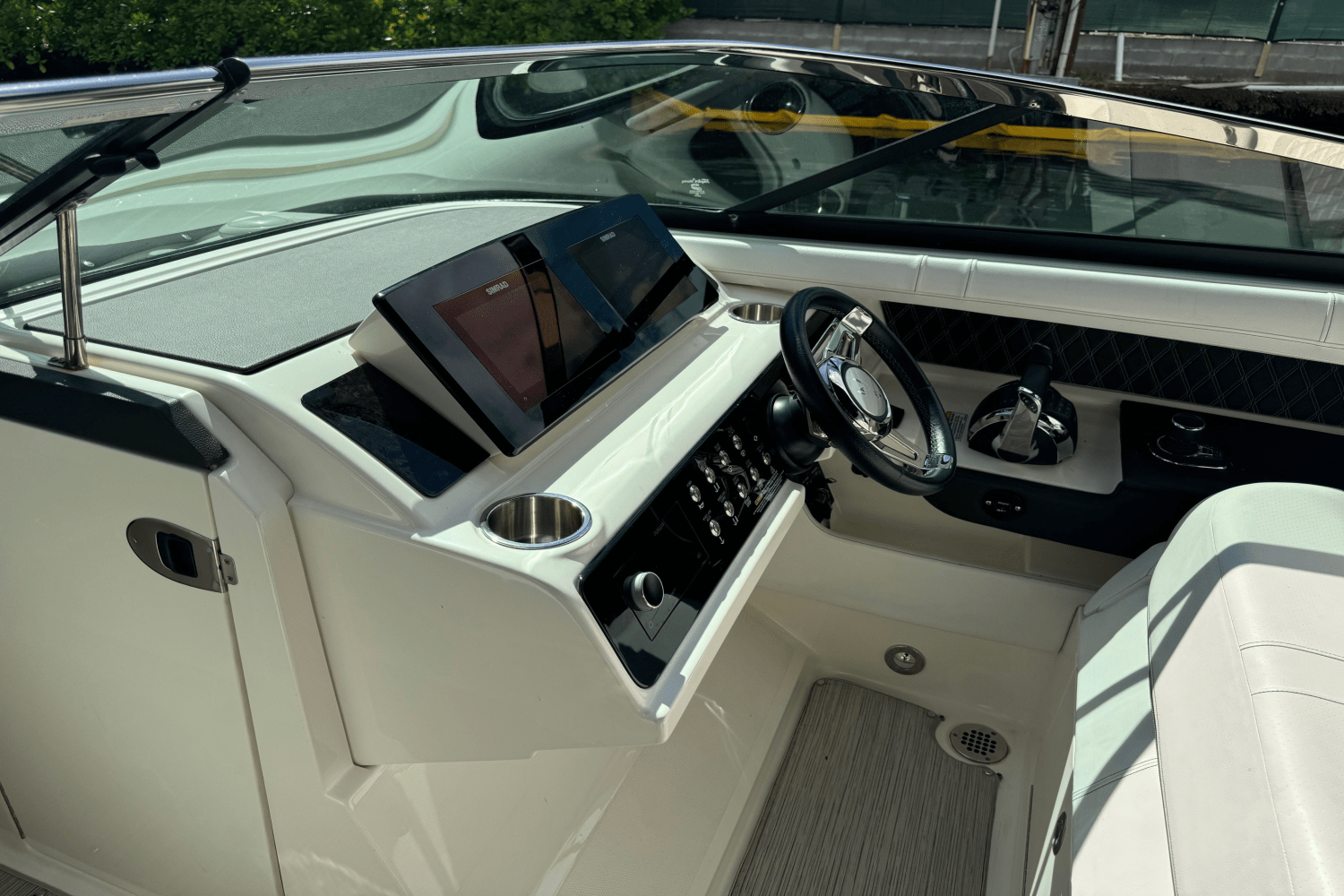 Slide: The Image of Sea Ray 310 SLX 2019 - 15